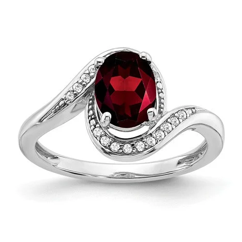 14K White Gold Oval Garnet And Diamond Ring